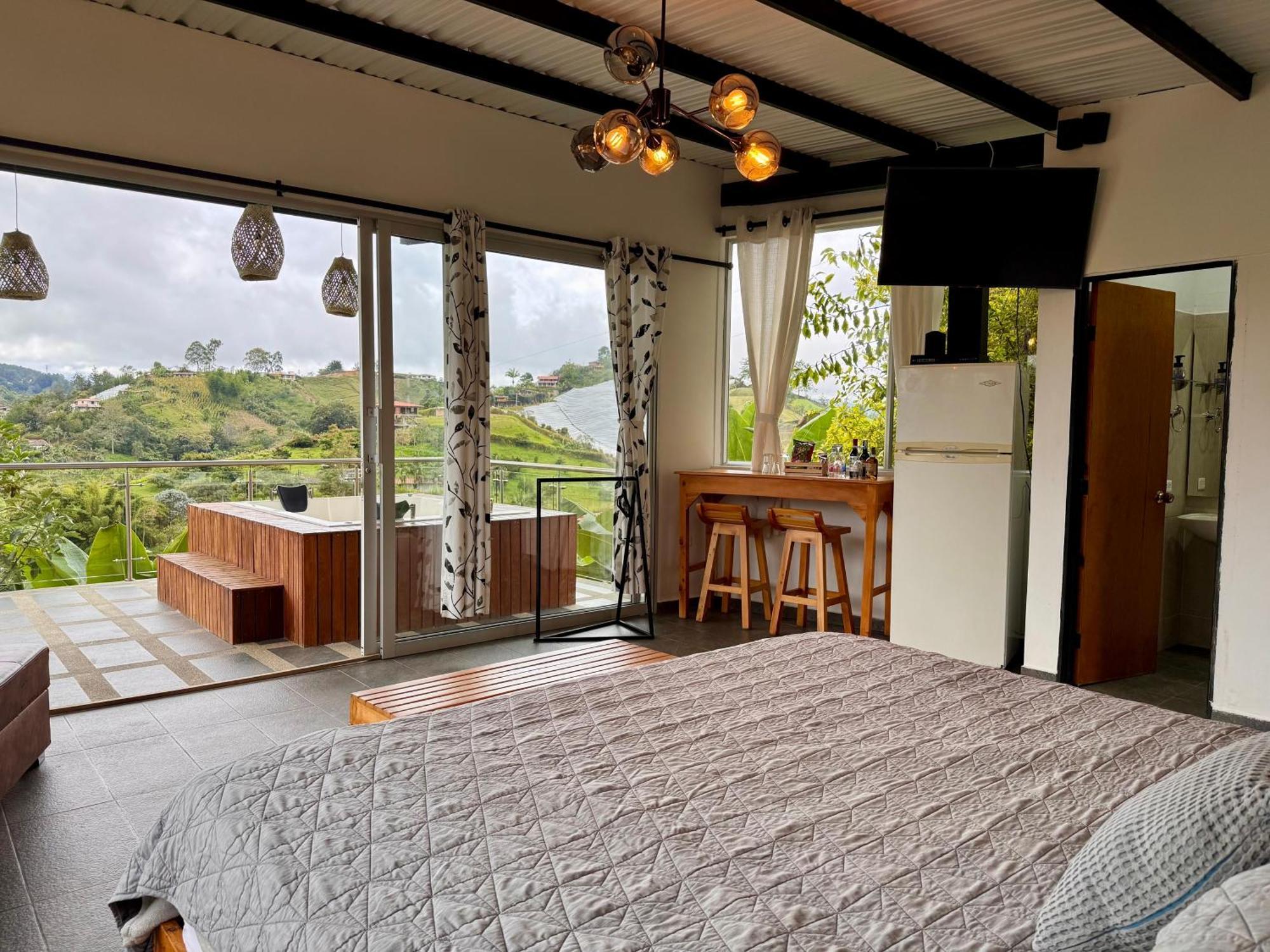 Hotel Campestre Alto Lindo En Guatapé エクステリア 写真
