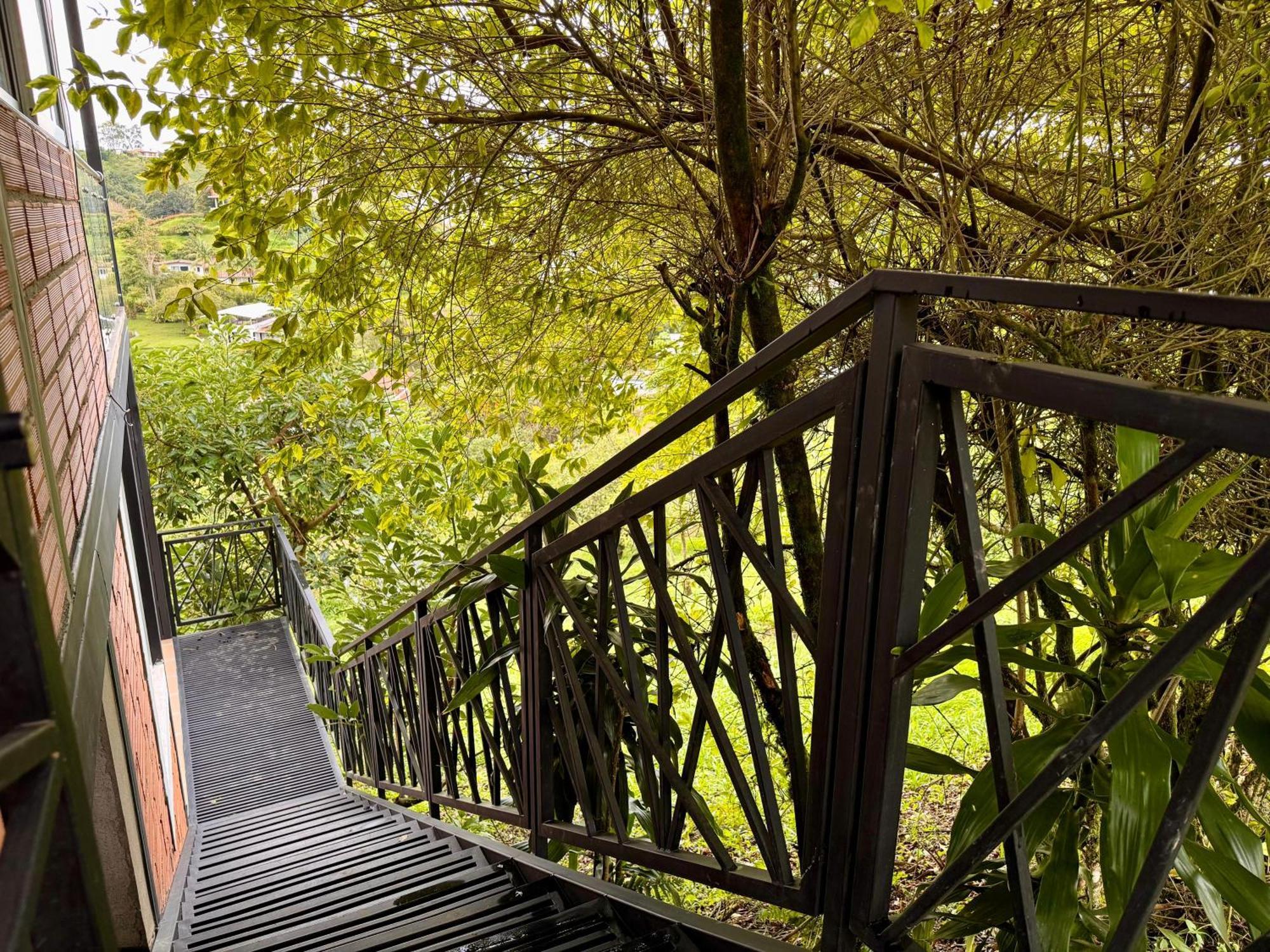 Hotel Campestre Alto Lindo En Guatapé エクステリア 写真