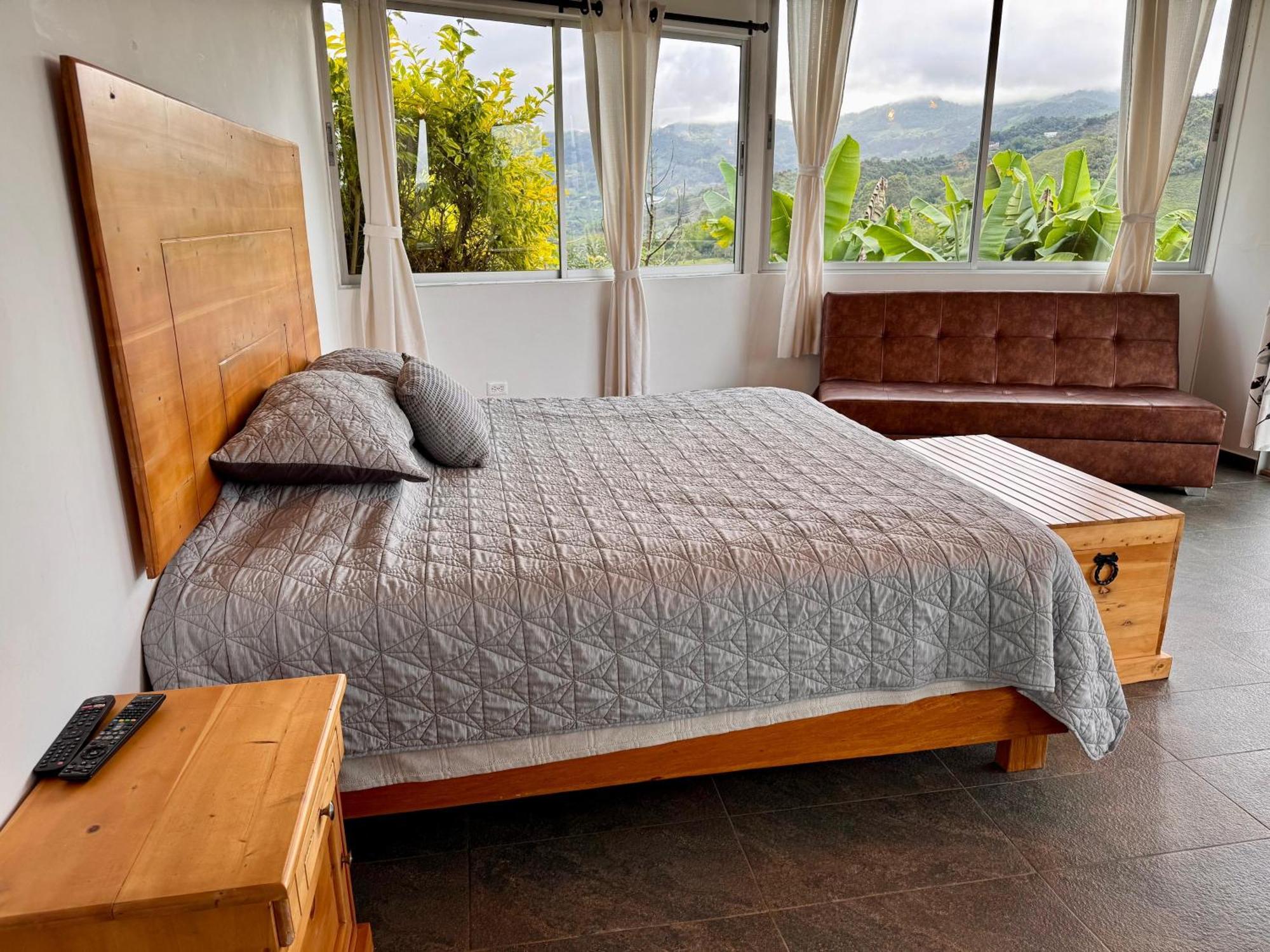 Hotel Campestre Alto Lindo En Guatapé エクステリア 写真
