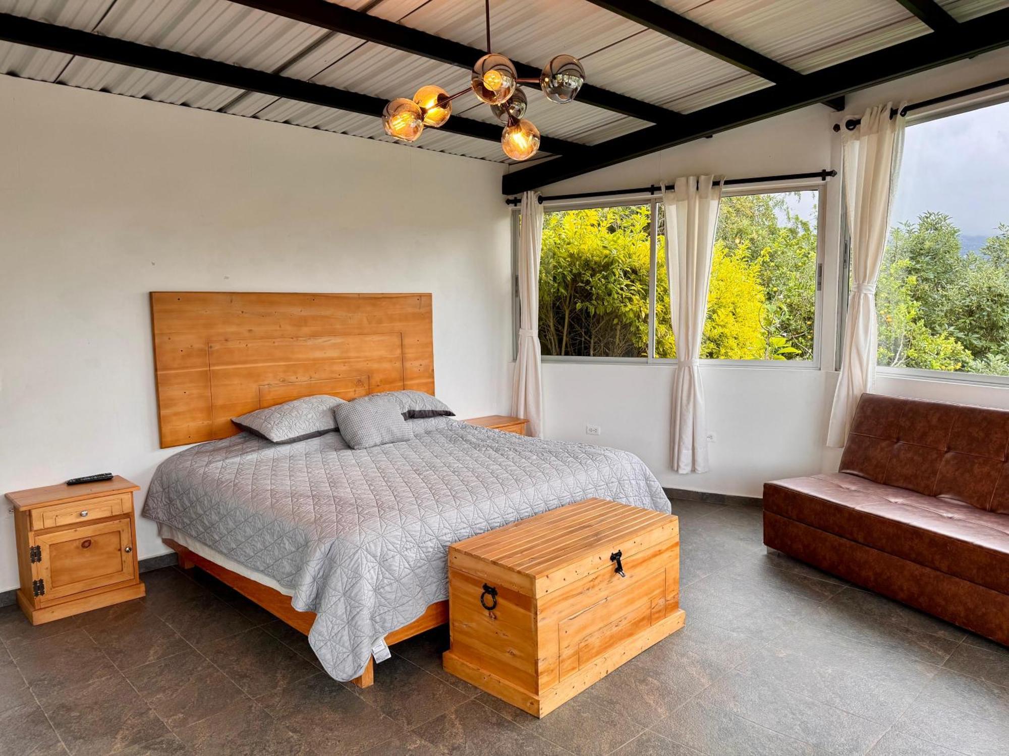 Hotel Campestre Alto Lindo En Guatapé エクステリア 写真