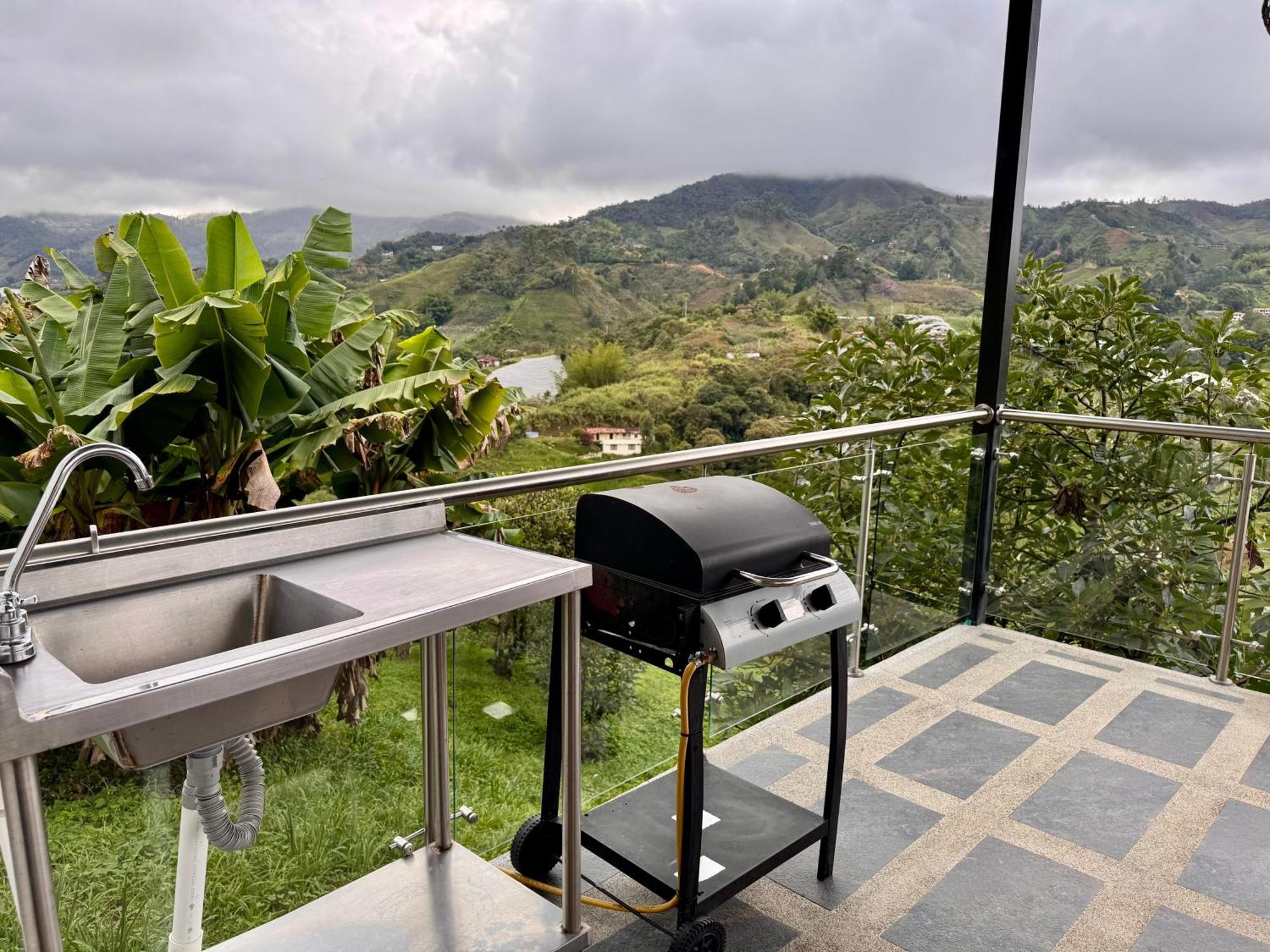 Hotel Campestre Alto Lindo En Guatapé エクステリア 写真