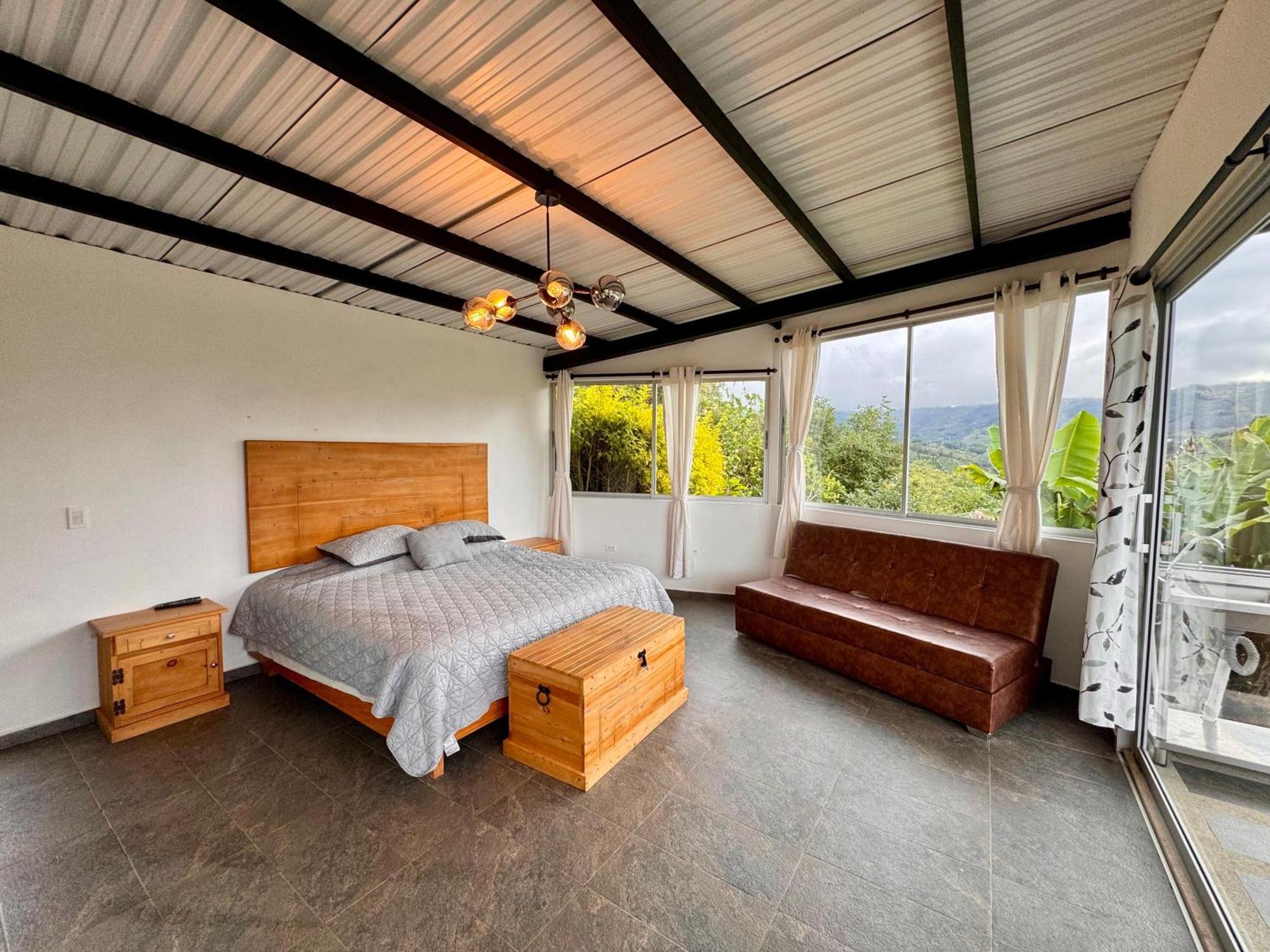 Hotel Campestre Alto Lindo En Guatapé エクステリア 写真