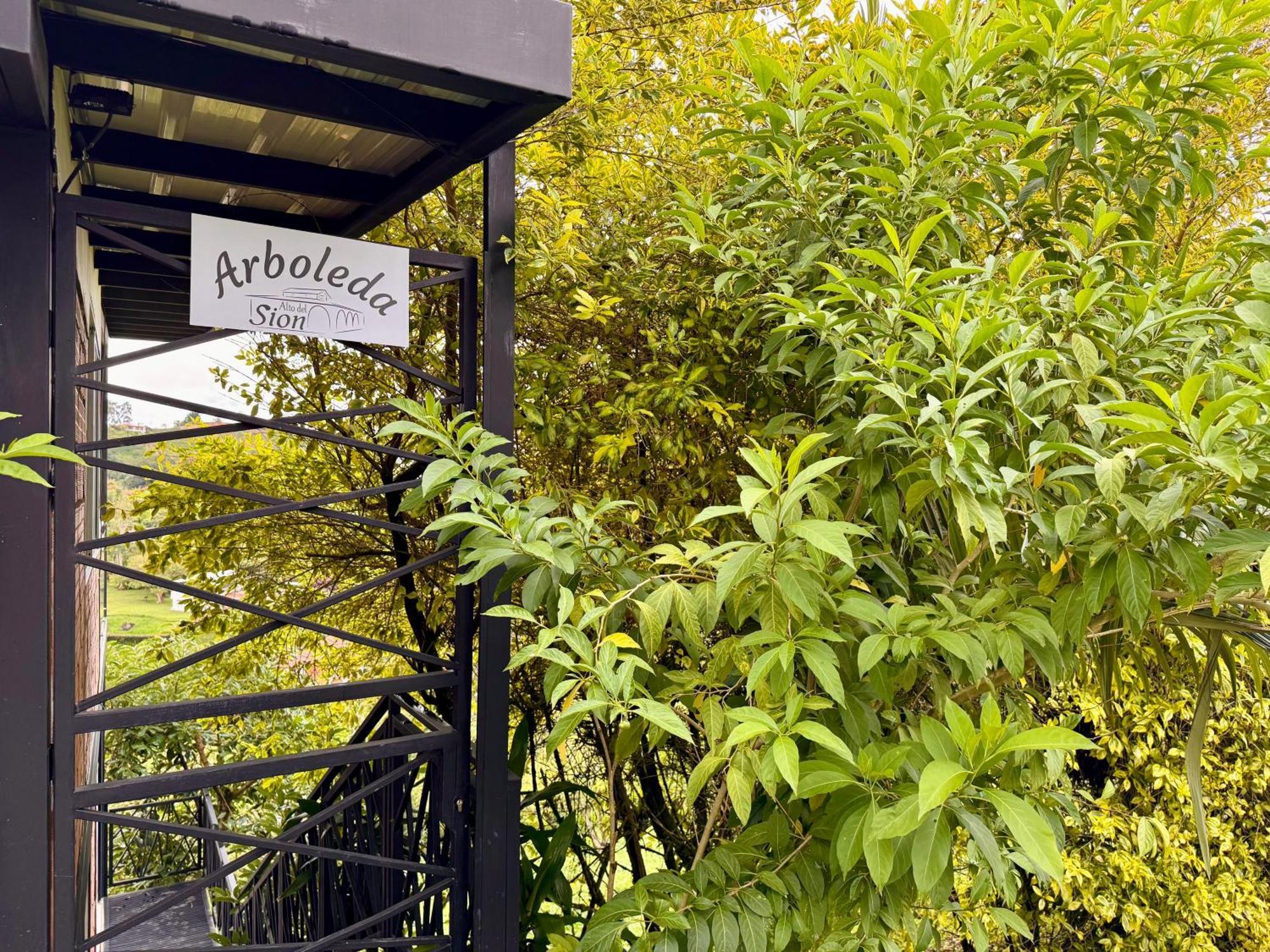 Hotel Campestre Alto Lindo En Guatapé エクステリア 写真