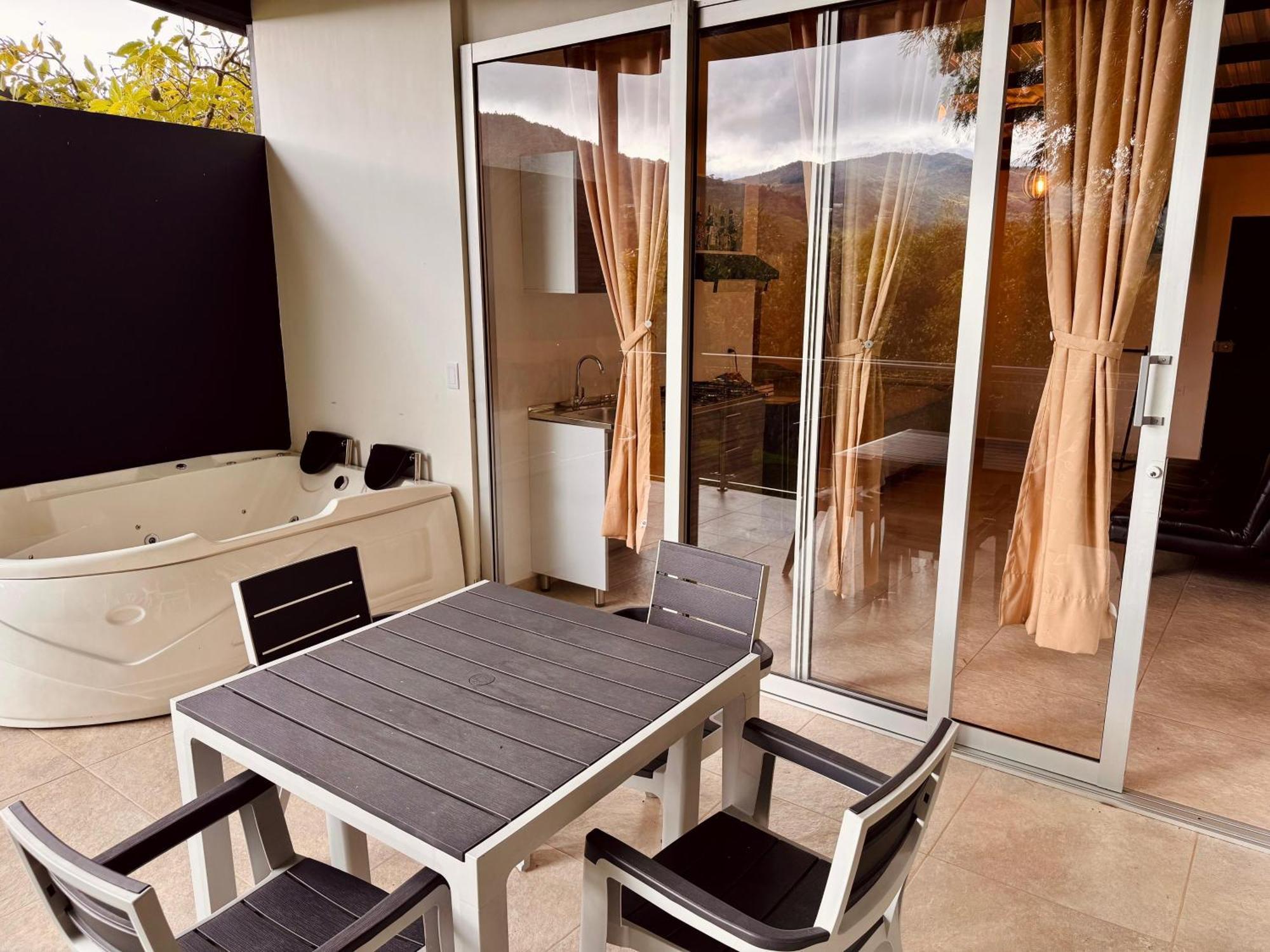 Hotel Campestre Alto Lindo En Guatapé エクステリア 写真