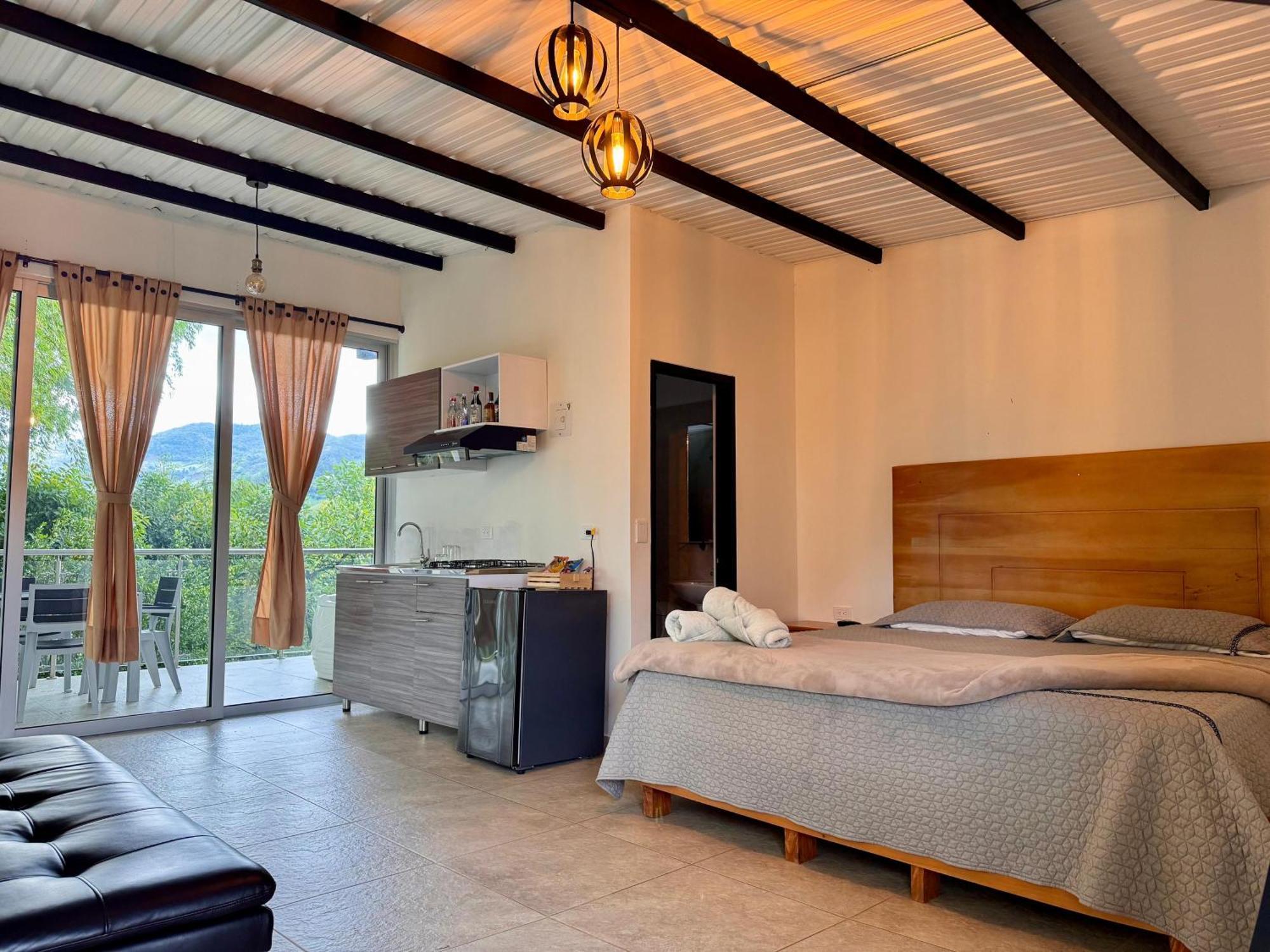 Hotel Campestre Alto Lindo En Guatapé エクステリア 写真