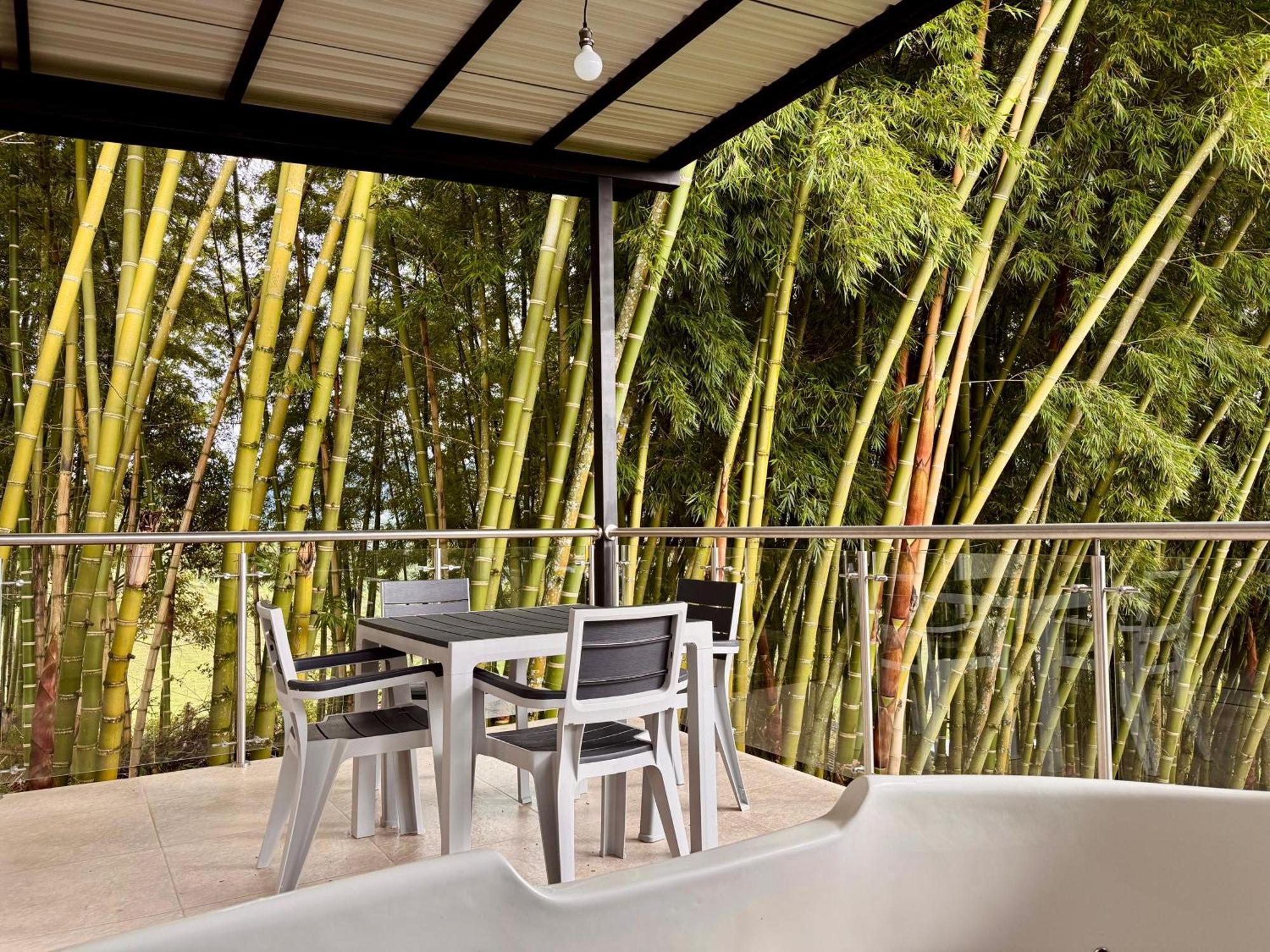 Hotel Campestre Alto Lindo En Guatapé エクステリア 写真