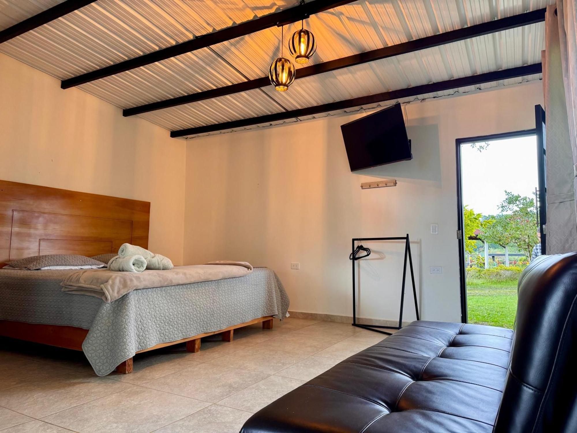 Hotel Campestre Alto Lindo En Guatapé エクステリア 写真
