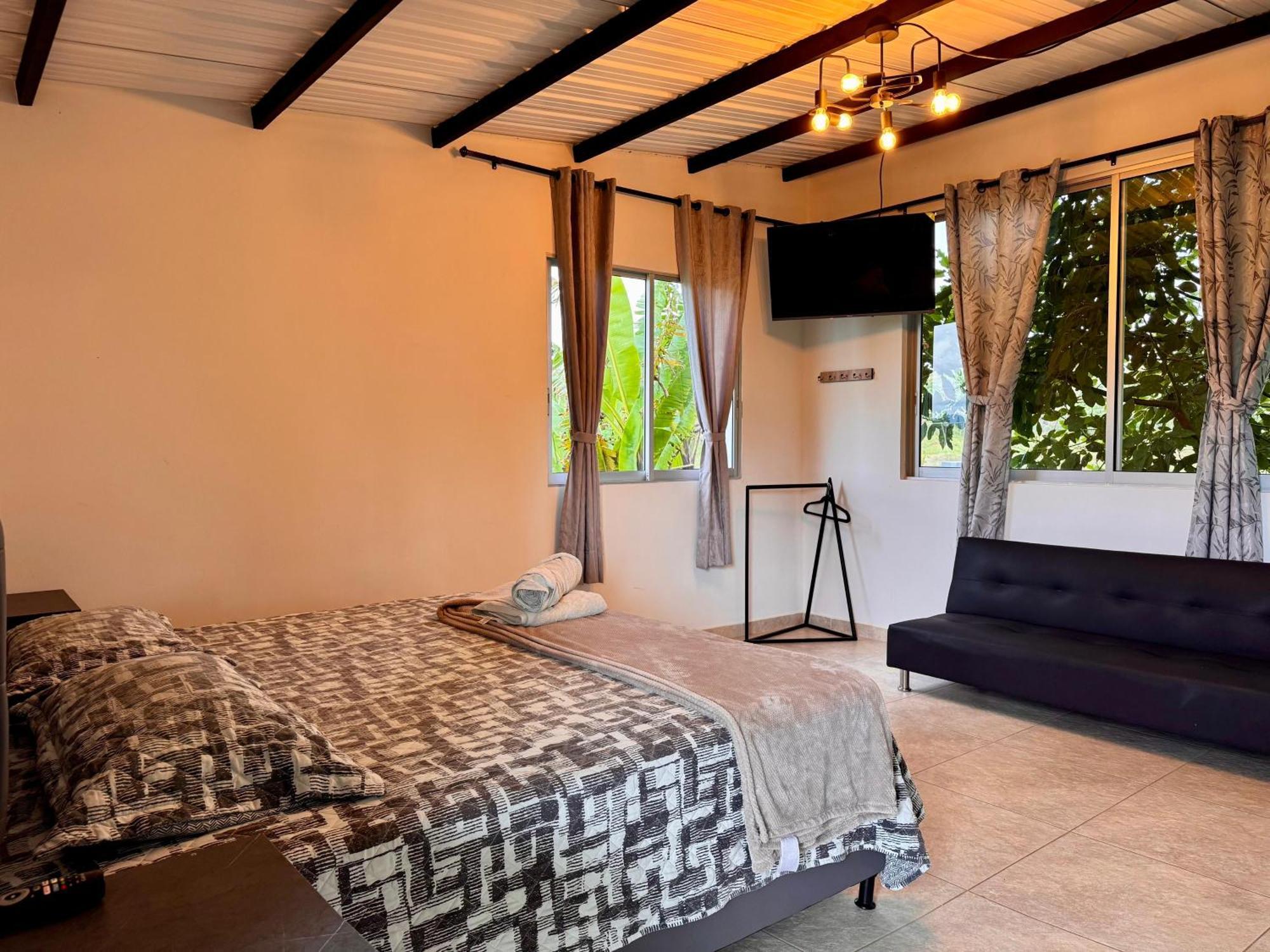 Hotel Campestre Alto Lindo En Guatapé エクステリア 写真