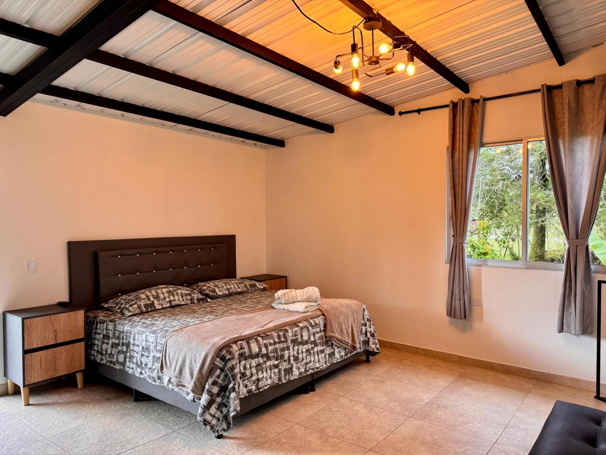 Hotel Campestre Alto Lindo En Guatapé エクステリア 写真