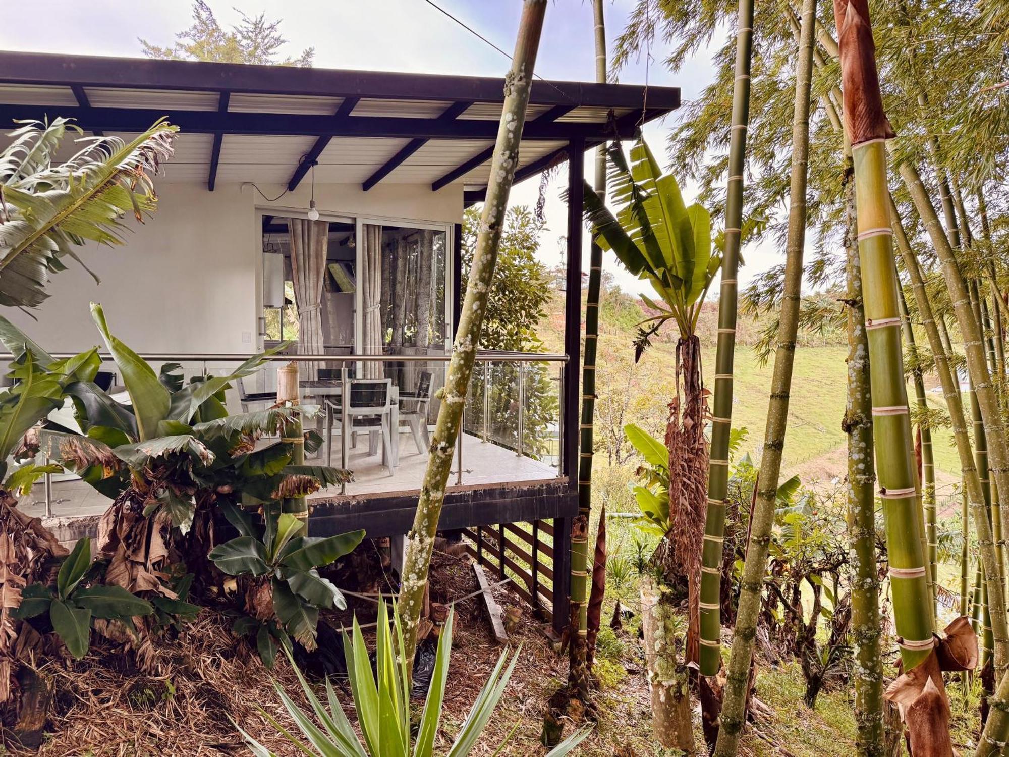 Hotel Campestre Alto Lindo En Guatapé エクステリア 写真