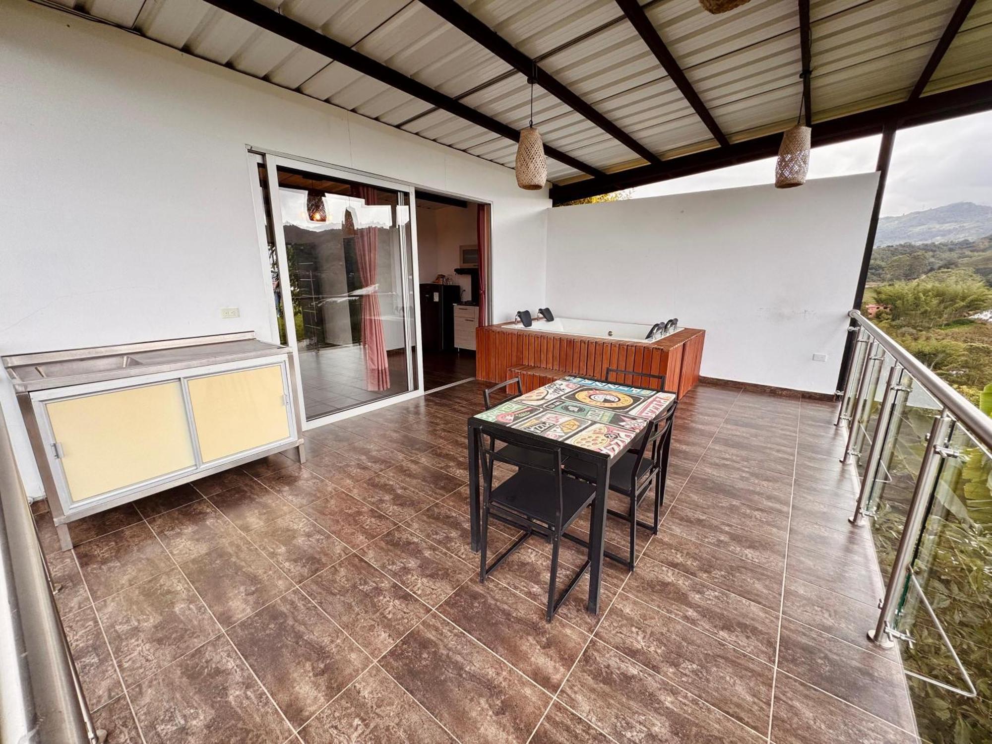 Hotel Campestre Alto Lindo En Guatapé エクステリア 写真
