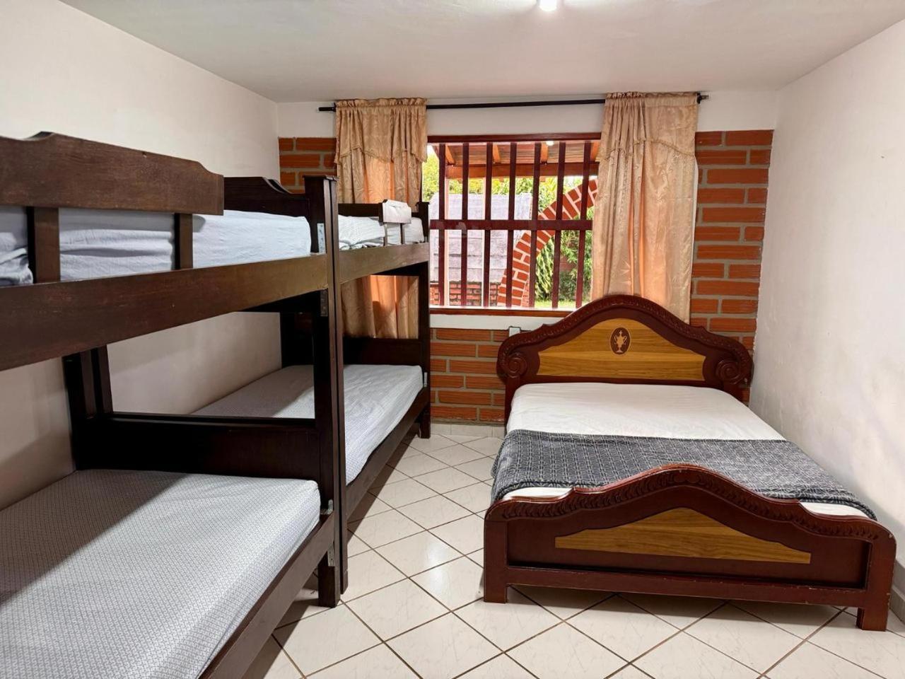 Hotel Campestre Alto Lindo En Guatapé エクステリア 写真