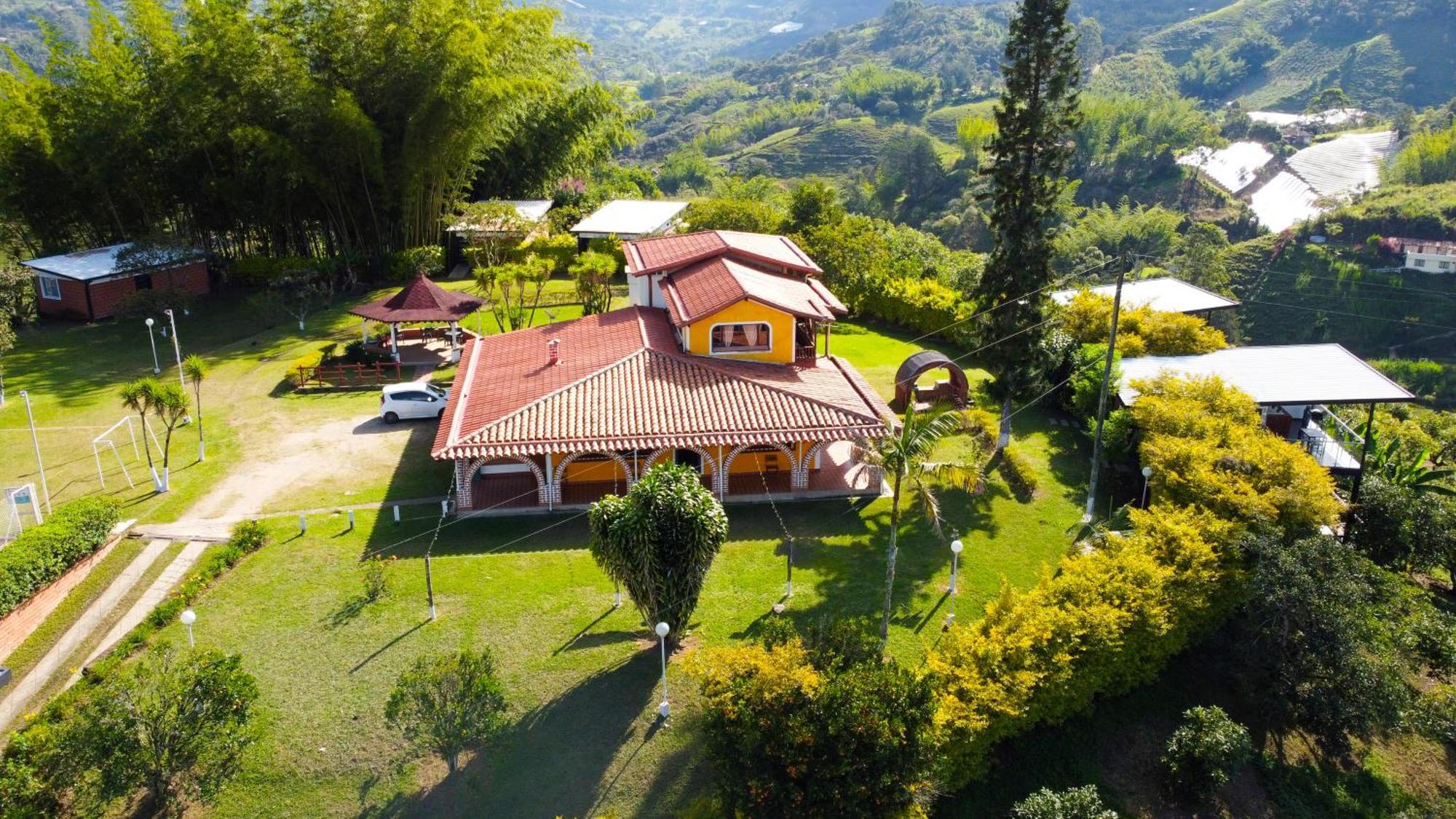 Hotel Campestre Alto Lindo En Guatapé エクステリア 写真