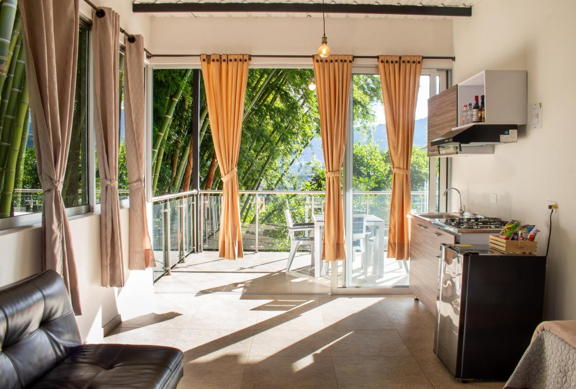 Hotel Campestre Alto Lindo En Guatapé エクステリア 写真
