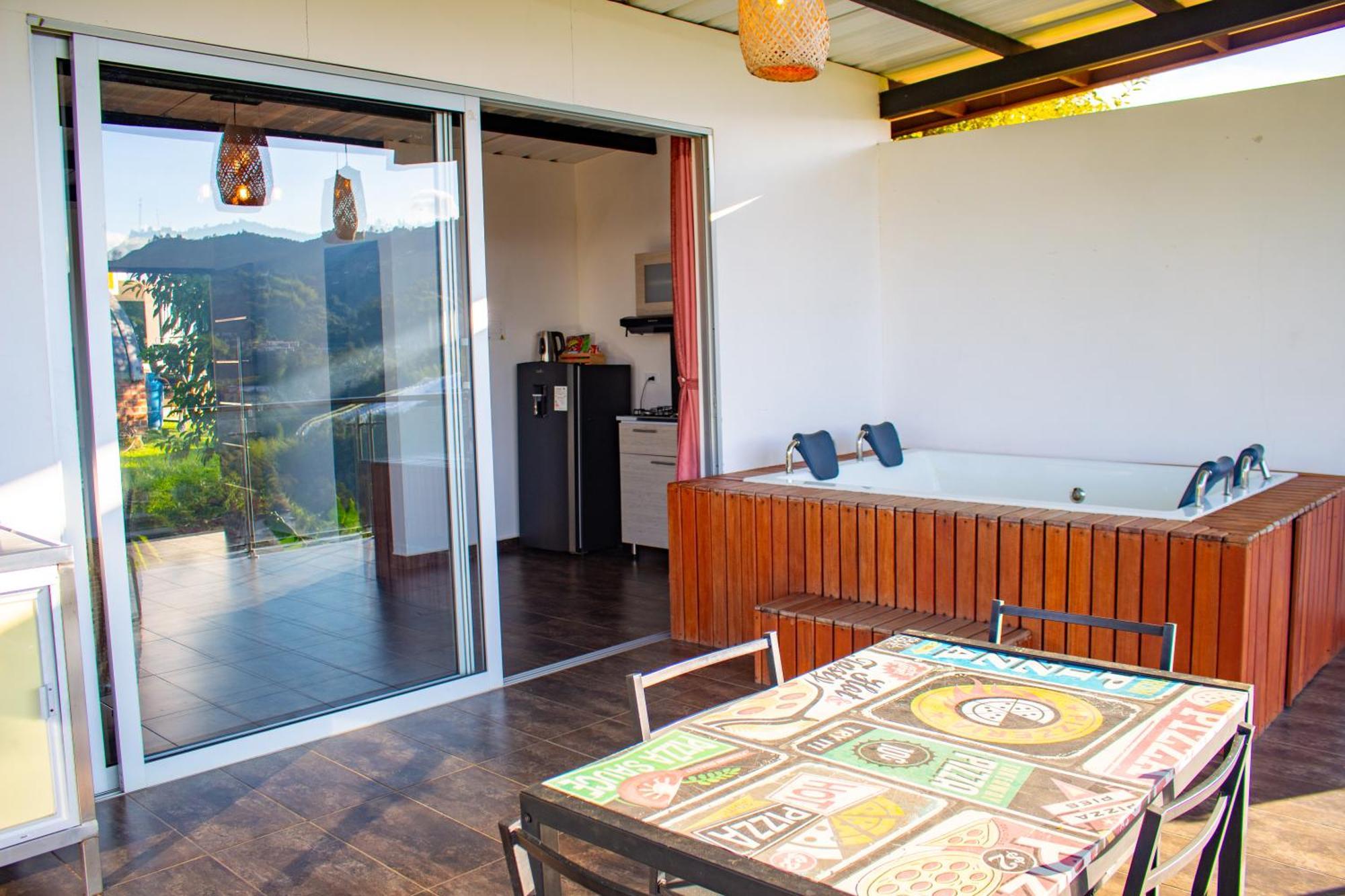 Hotel Campestre Alto Lindo En Guatapé エクステリア 写真