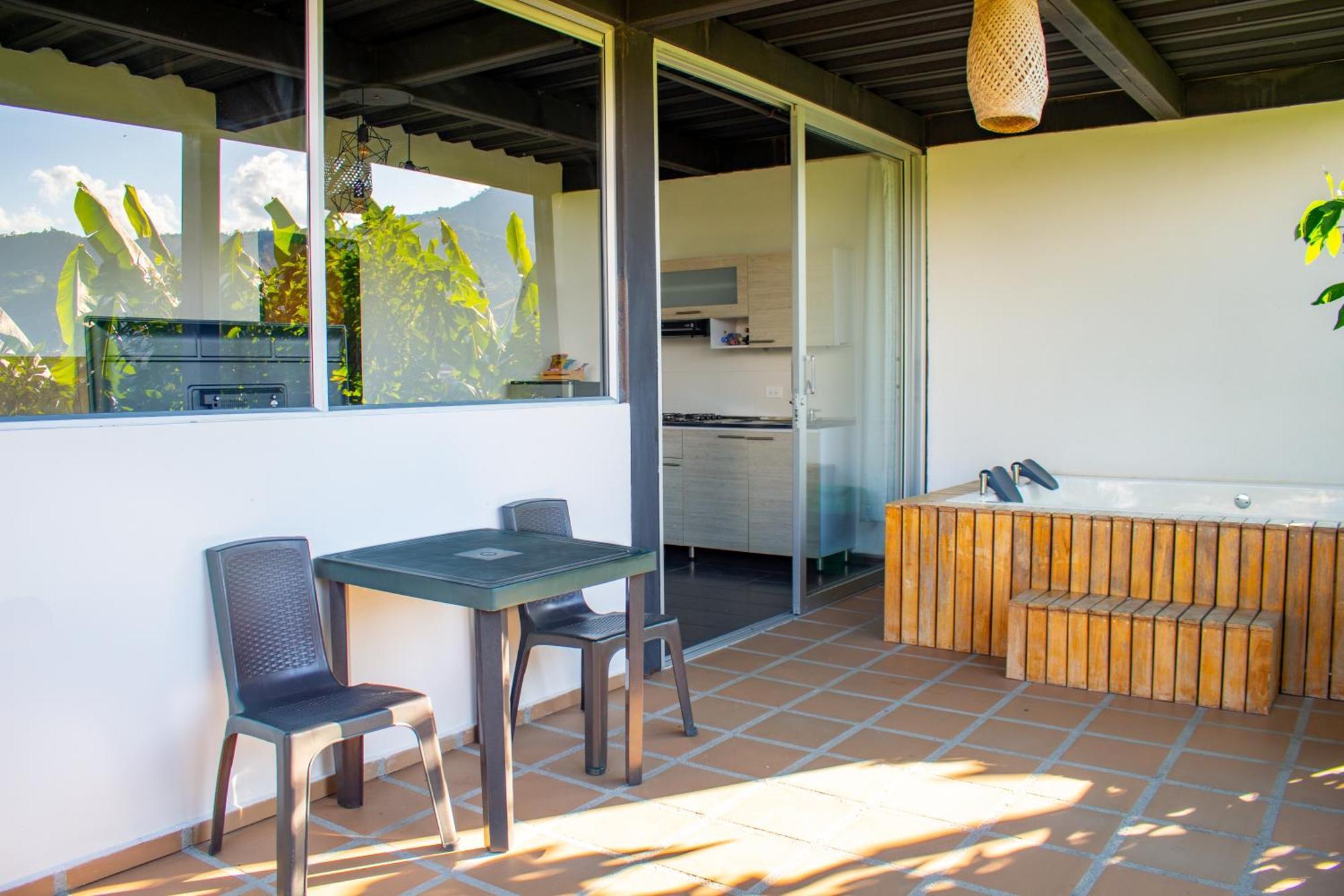 Hotel Campestre Alto Lindo En Guatapé エクステリア 写真