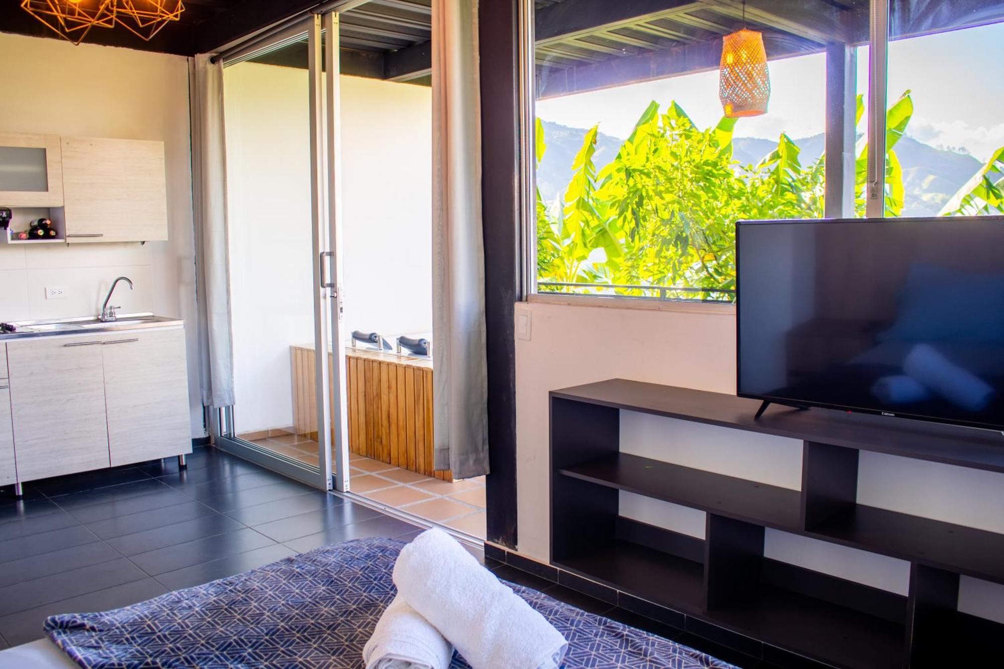 Hotel Campestre Alto Lindo En Guatapé エクステリア 写真