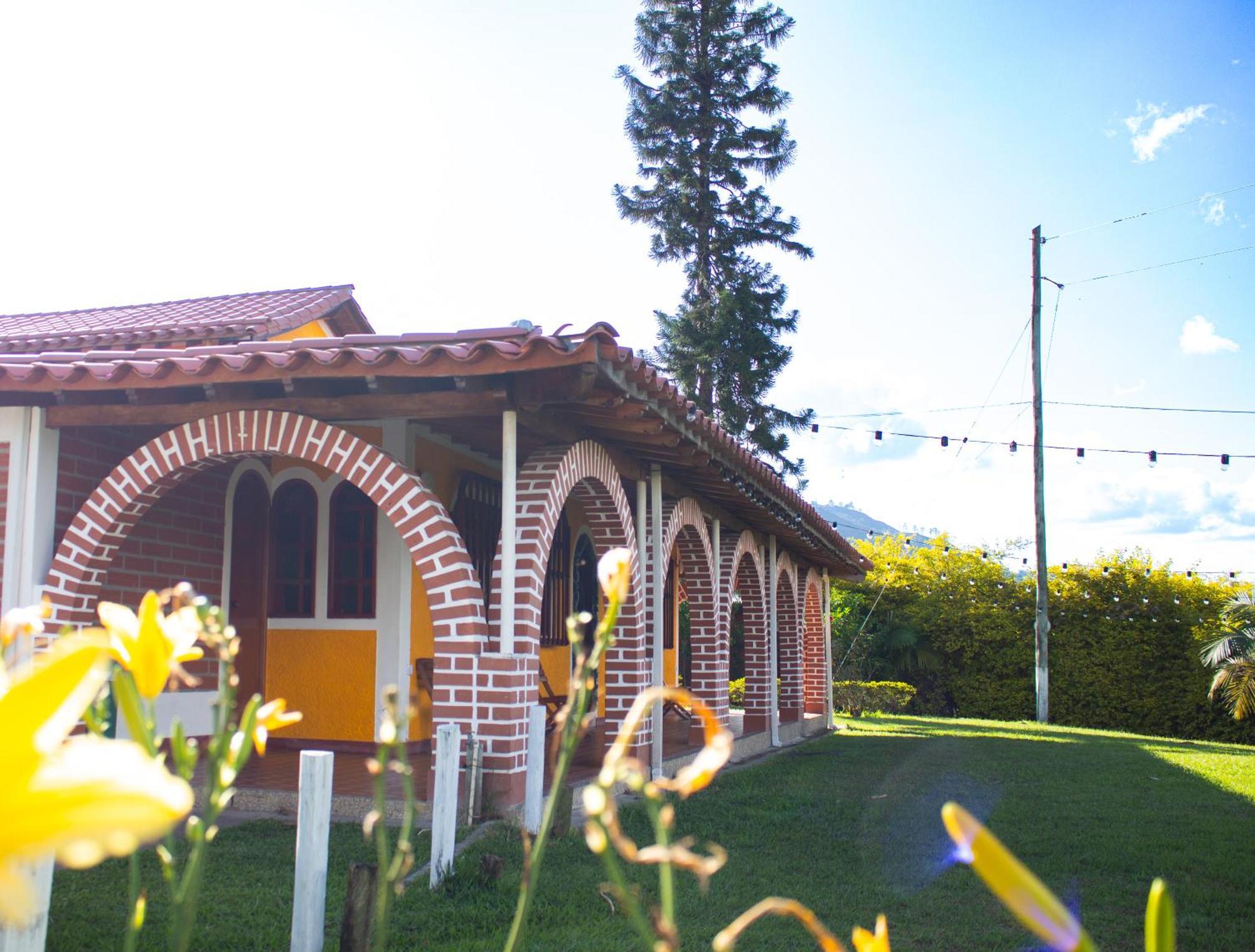 Hotel Campestre Alto Lindo En Guatapé エクステリア 写真